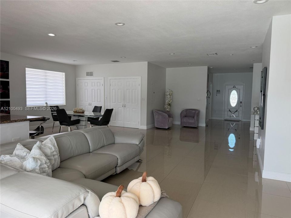 For Sale: $1,087,000 (4 beds, 4 baths, 2329 Square Feet)