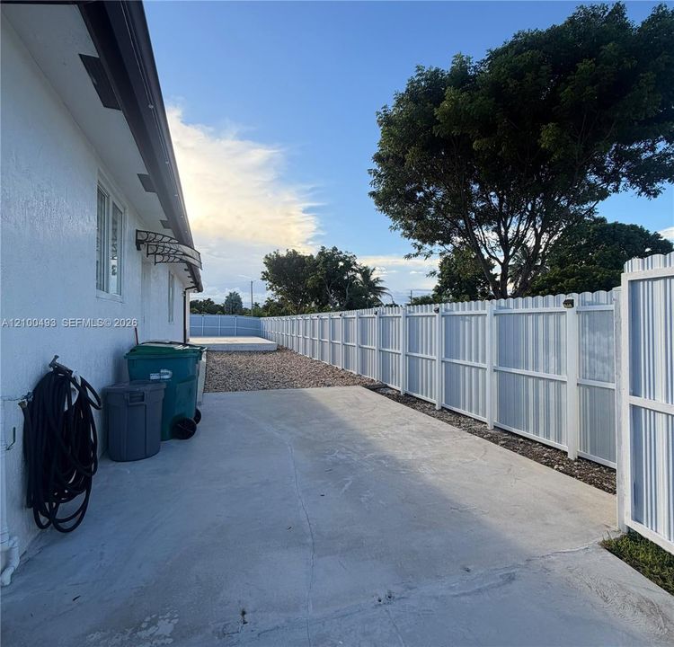 For Sale: $1,087,000 (4 beds, 4 baths, 2329 Square Feet)