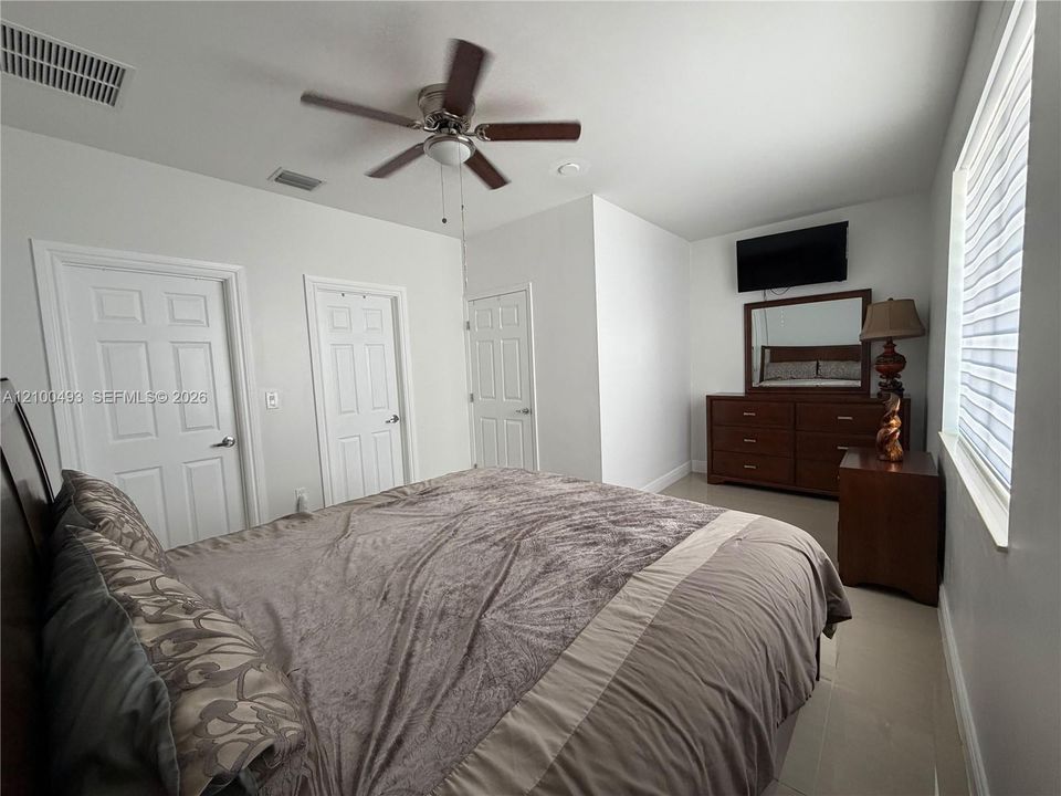 For Sale: $1,087,000 (4 beds, 4 baths, 2329 Square Feet)