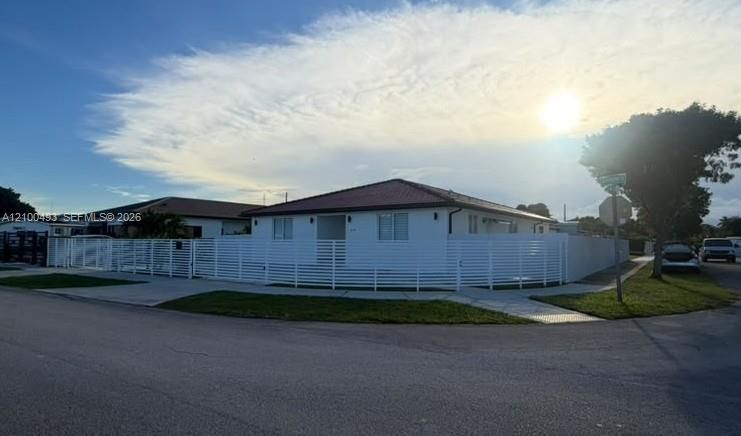 For Sale: $1,087,000 (4 beds, 4 baths, 2329 Square Feet)