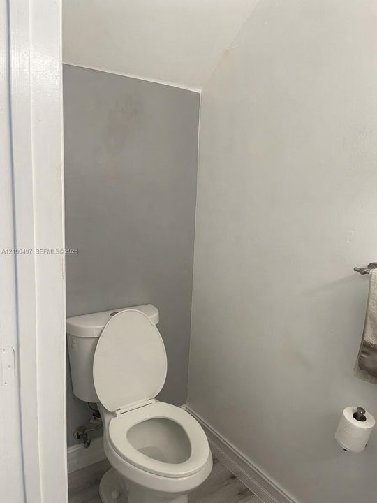 1/2 guest bathroom