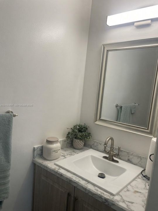 1/2 guest bathroom