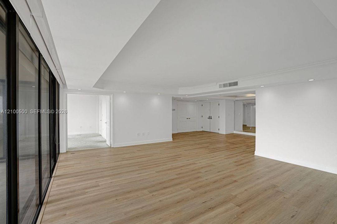 В аренду: $6,800 (2 спален, 2 ванн, 1642 Квадратных фут)