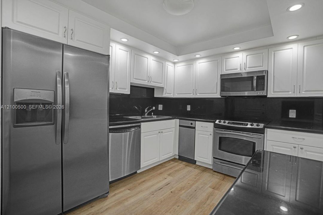 В аренду: $6,800 (2 спален, 2 ванн, 1642 Квадратных фут)