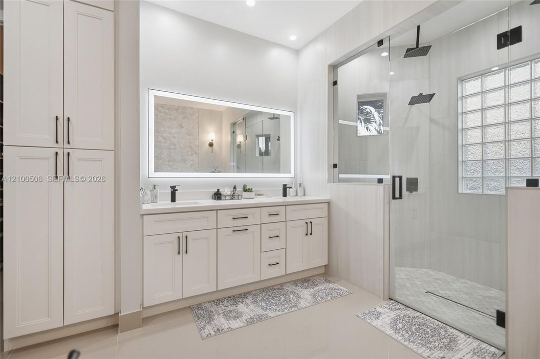 For Sale: $2,300,000 (5 beds, 4 baths, 3708 Square Feet)
