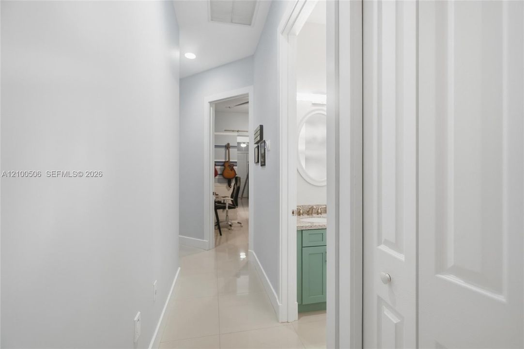 For Sale: $2,300,000 (5 beds, 4 baths, 3708 Square Feet)