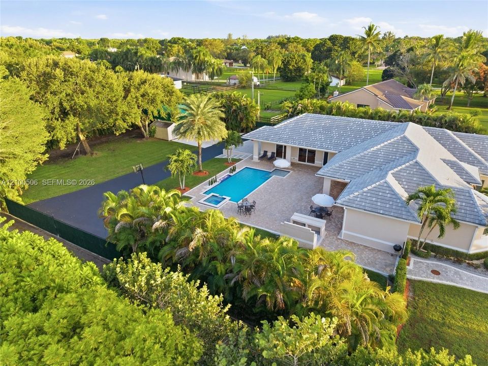 For Sale: $2,300,000 (5 beds, 4 baths, 3708 Square Feet)