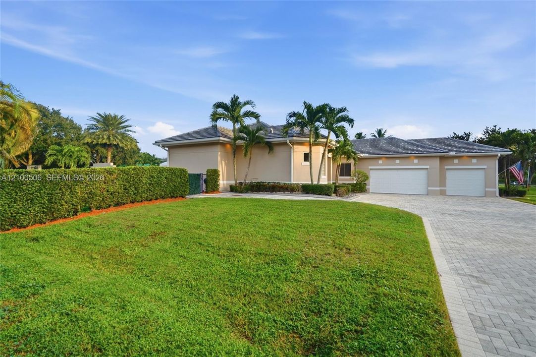 For Sale: $2,300,000 (5 beds, 4 baths, 3708 Square Feet)