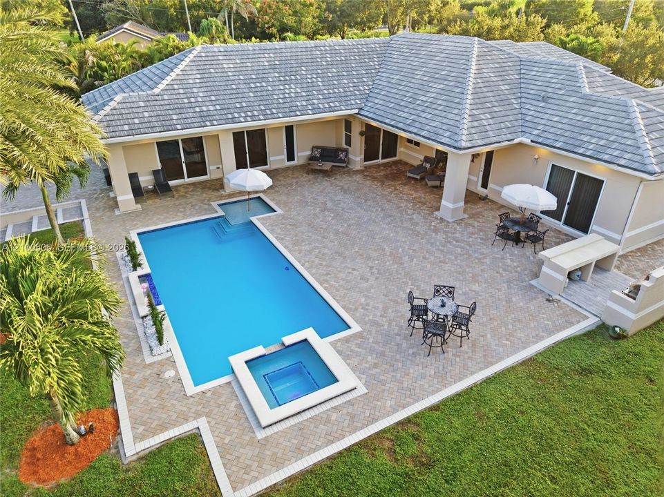 For Sale: $2,300,000 (5 beds, 4 baths, 3708 Square Feet)
