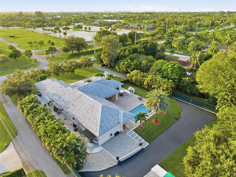 For Sale: $2,300,000 (5 beds, 4 baths, 3708 Square Feet)