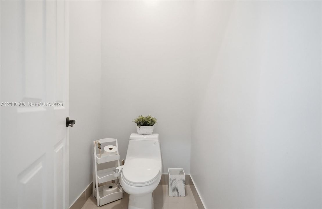 For Sale: $2,300,000 (5 beds, 4 baths, 3708 Square Feet)