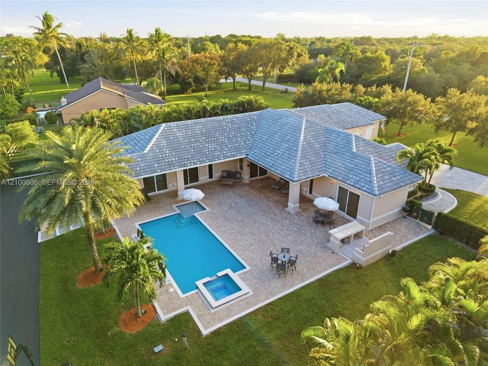 For Sale: $2,300,000 (5 beds, 4 baths, 3708 Square Feet)