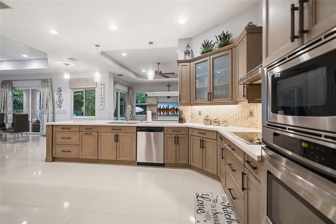 For Sale: $2,300,000 (5 beds, 4 baths, 3708 Square Feet)