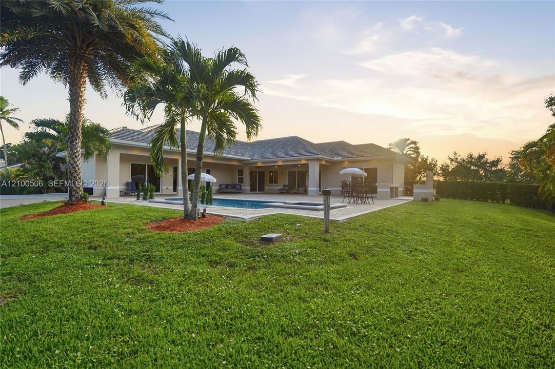 For Sale: $2,300,000 (5 beds, 4 baths, 3708 Square Feet)