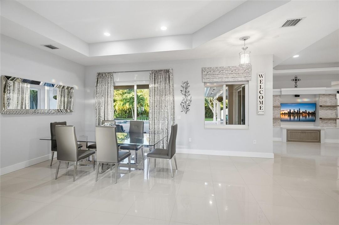 For Sale: $2,300,000 (5 beds, 4 baths, 3708 Square Feet)