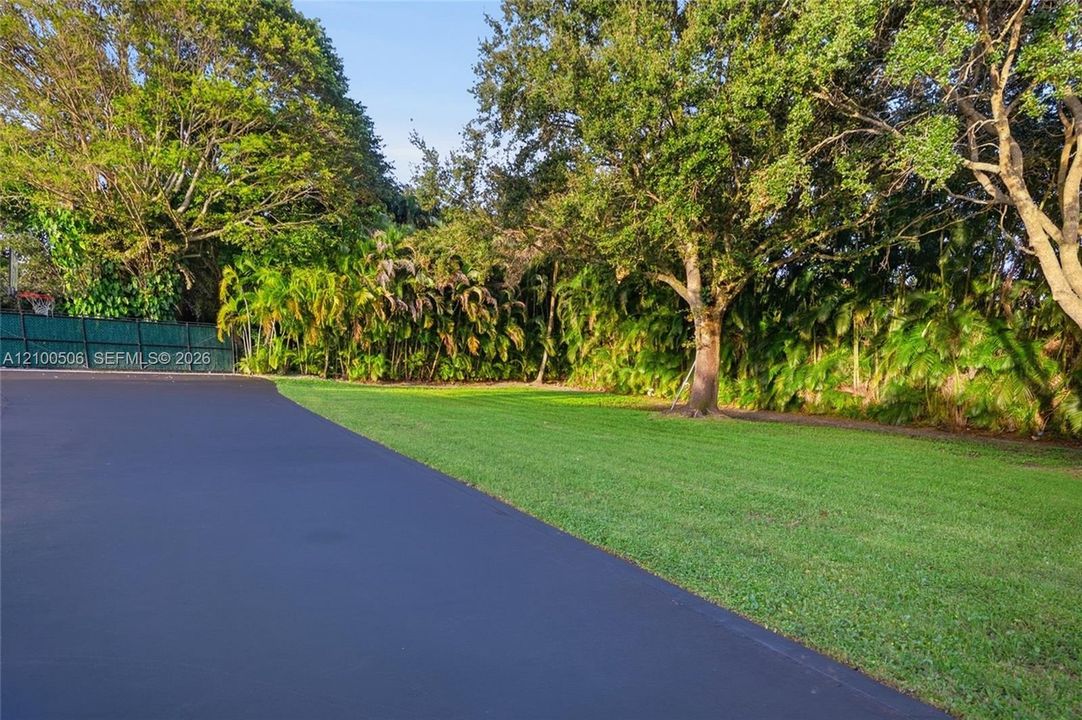 For Sale: $2,300,000 (5 beds, 4 baths, 3708 Square Feet)