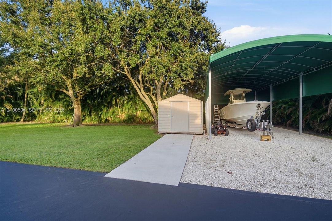 For Sale: $2,300,000 (5 beds, 4 baths, 3708 Square Feet)