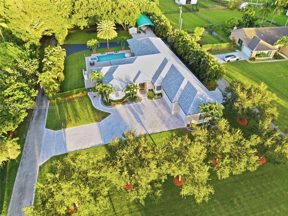 For Sale: $2,300,000 (5 beds, 4 baths, 3708 Square Feet)
