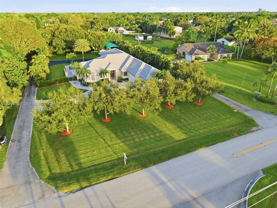 For Sale: $2,300,000 (5 beds, 4 baths, 3708 Square Feet)