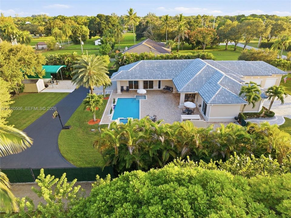 For Sale: $2,300,000 (5 beds, 4 baths, 3708 Square Feet)