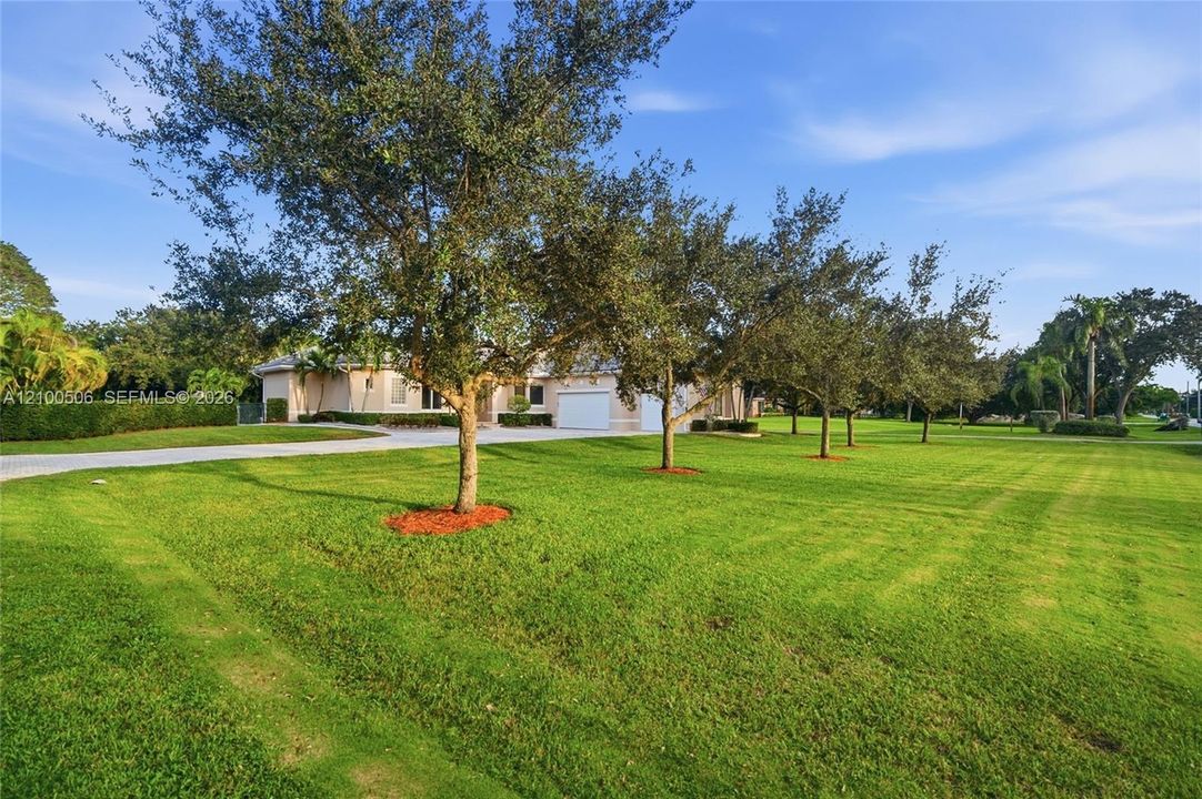 For Sale: $2,300,000 (5 beds, 4 baths, 3708 Square Feet)