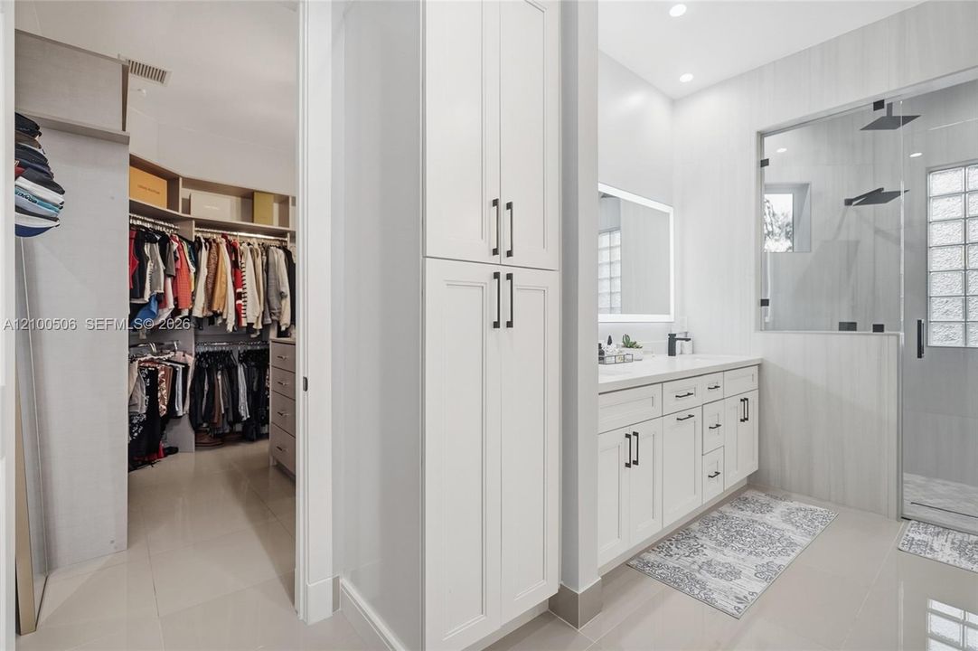 For Sale: $2,300,000 (5 beds, 4 baths, 3708 Square Feet)