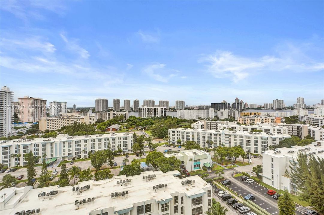 出租: $5,900 (3 贝兹, 2 浴室, 1449 平方英尺)
