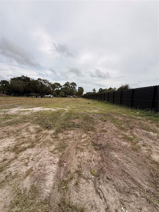 На продажу: $80,000 (1.25 acres)