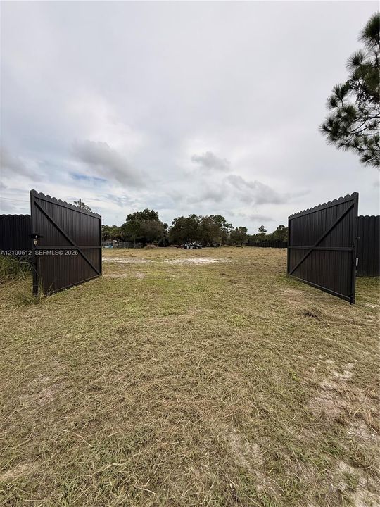 На продажу: $80,000 (1.25 acres)