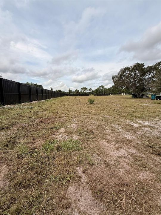 На продажу: $80,000 (1.25 acres)