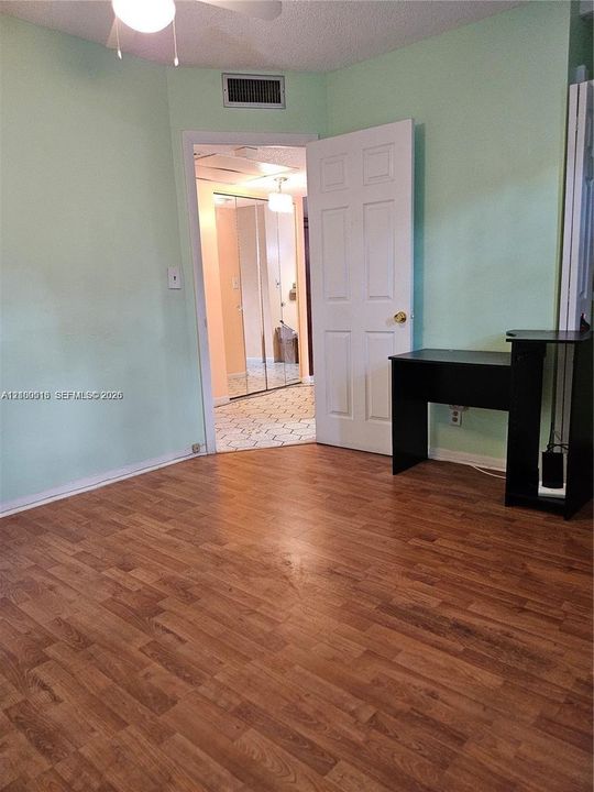 En Venta: $140,000 (2 camas, 2 baños, 944 Pies cuadrados)