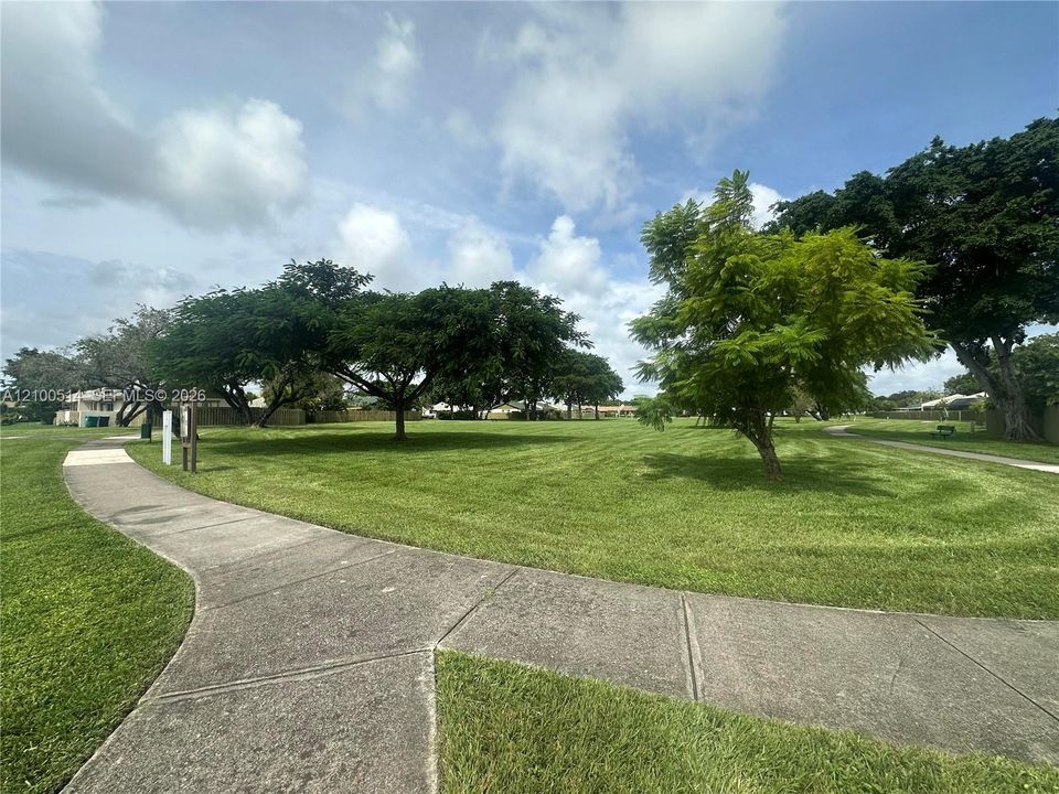 Well Maintained/Walkway