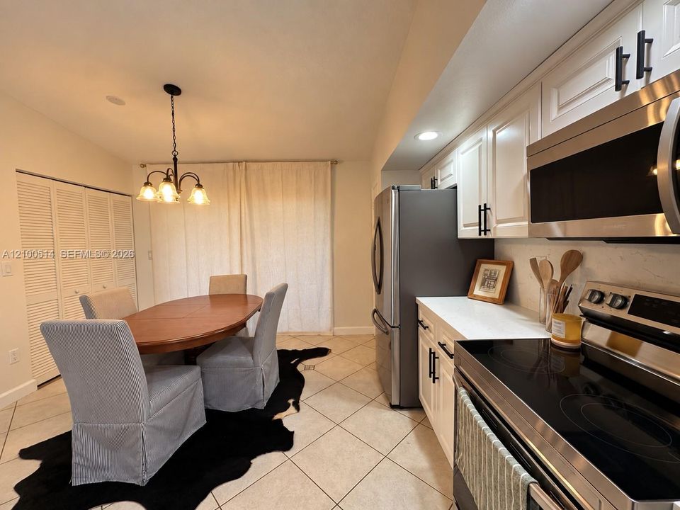 For Rent: $3,000 (3 beds, 2 baths, 1015 Square Feet)