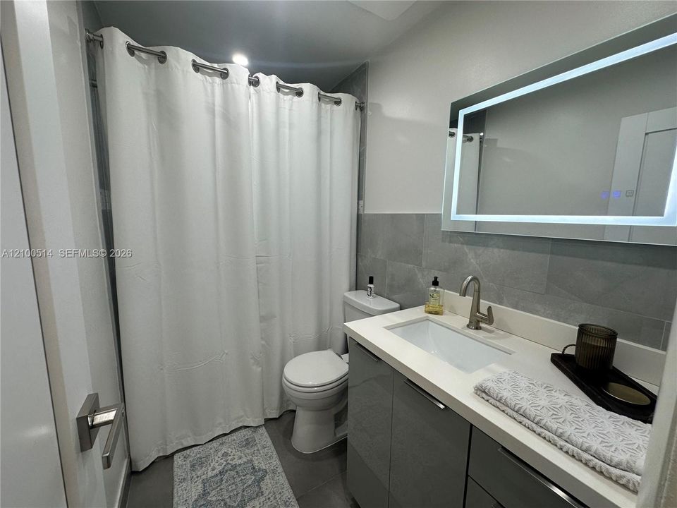 Full Bath 2