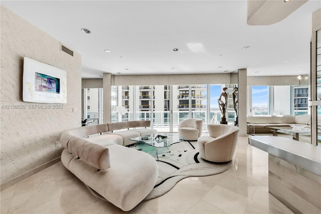 En Venta: $2,590,000 (2 camas, 3 baños, 2210 Pies cuadrados)