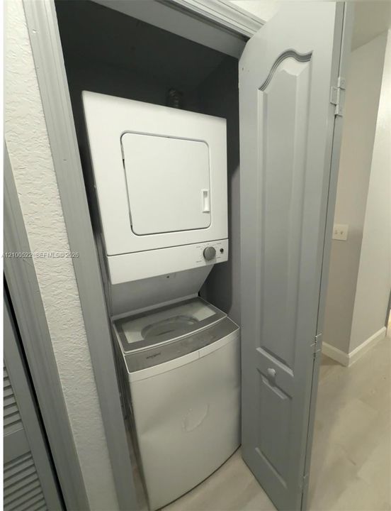 待售: $450,000 (2 贝兹, 2 浴室, 1298 平方英尺)