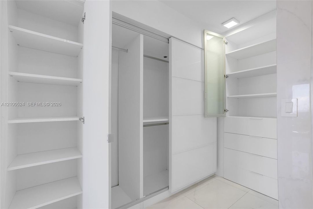 В аренду: $3,800 (2 спален, 2 ванн, 1100 Квадратных фут)