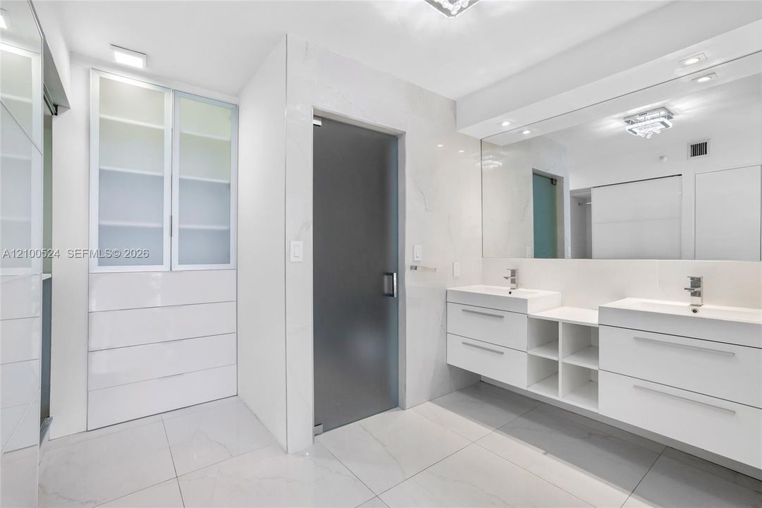 В аренду: $3,800 (2 спален, 2 ванн, 1100 Квадратных фут)