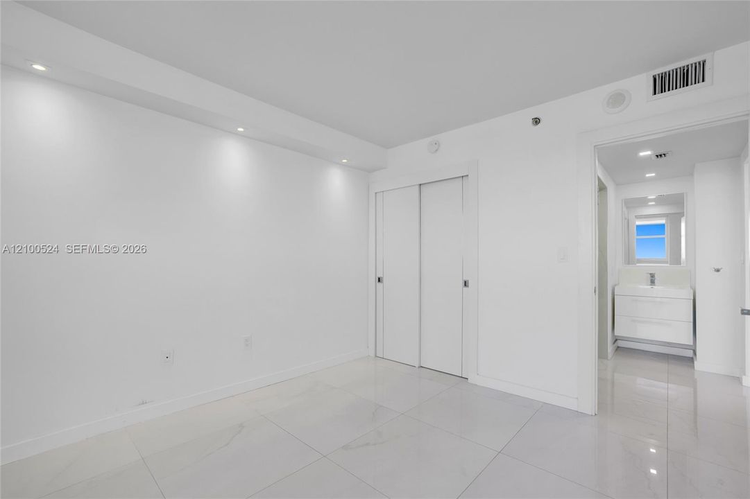 В аренду: $3,800 (2 спален, 2 ванн, 1100 Квадратных фут)