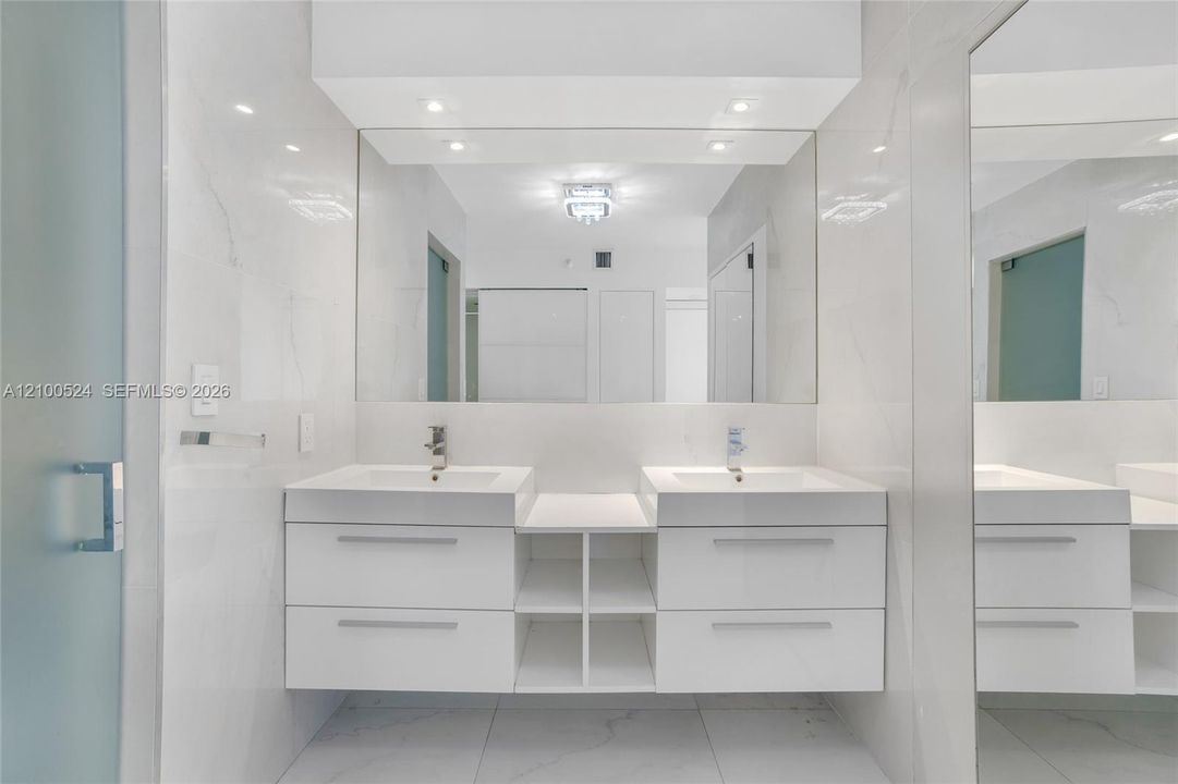 В аренду: $3,800 (2 спален, 2 ванн, 1100 Квадратных фут)