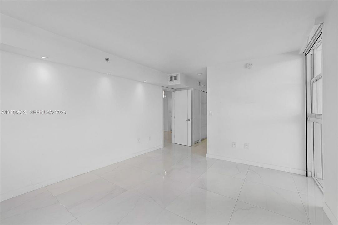 В аренду: $3,800 (2 спален, 2 ванн, 1100 Квадратных фут)