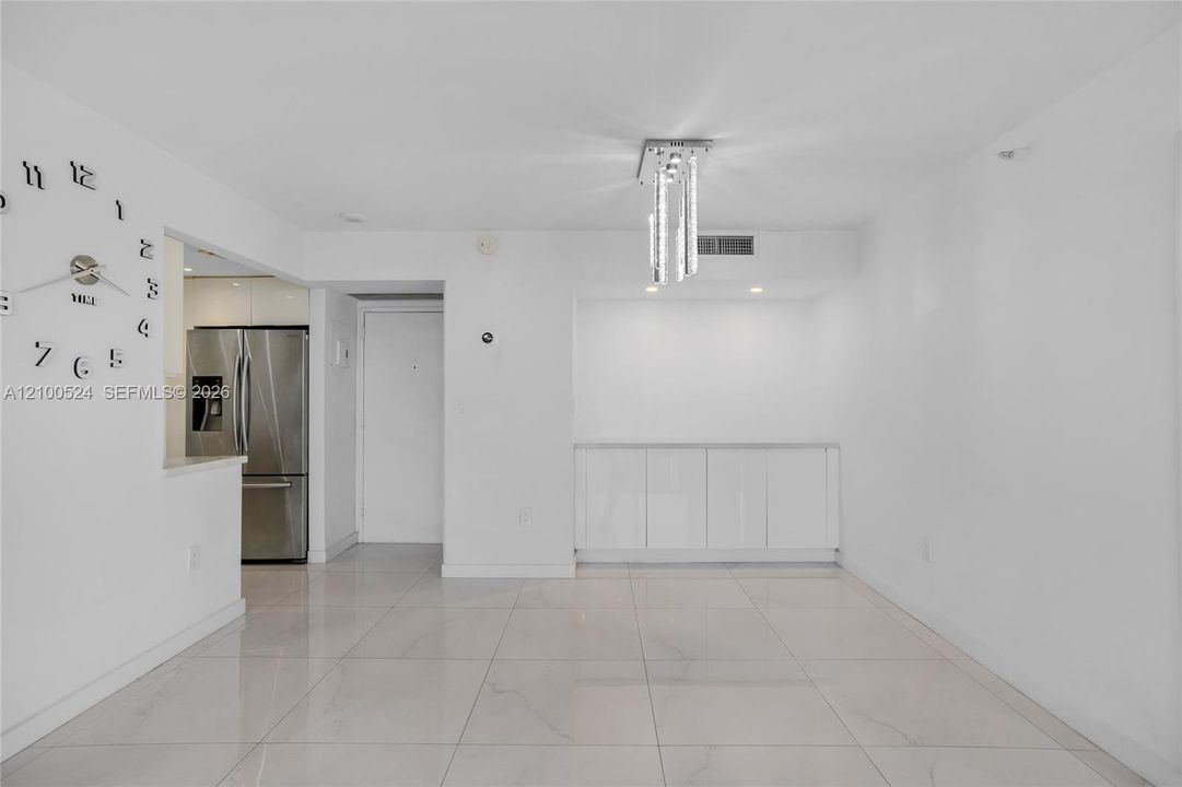 В аренду: $3,800 (2 спален, 2 ванн, 1100 Квадратных фут)