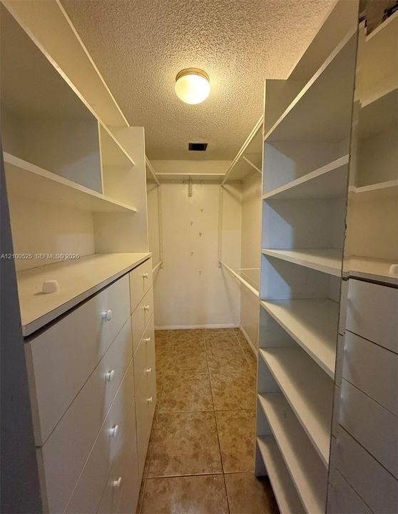 For Sale: $550,000 (3 beds, 2 baths, 1482 Square Feet)