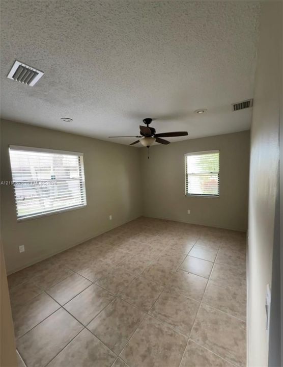 For Sale: $550,000 (3 beds, 2 baths, 1482 Square Feet)