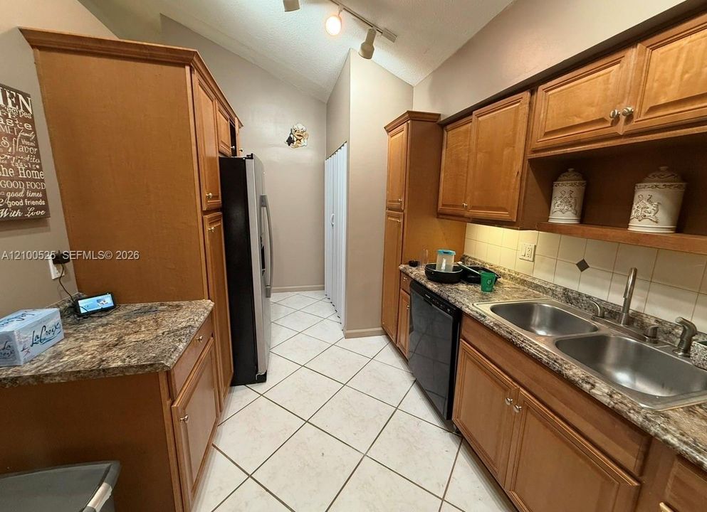 For Sale: $550,000 (3 beds, 2 baths, 1482 Square Feet)
