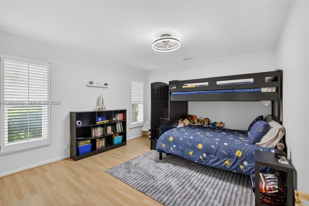 В аренду: $13,500 (3 спален, 2 ванн, 2413 Квадратных фут)