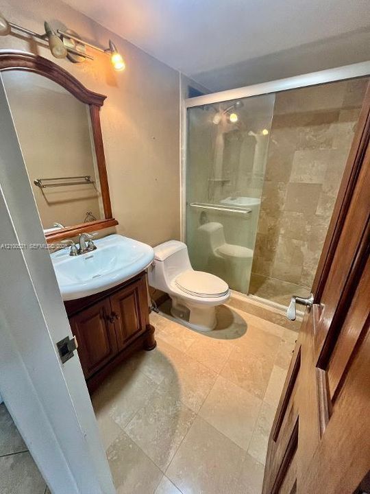 second full bathroom off of the living room, can also be a guest bathroom