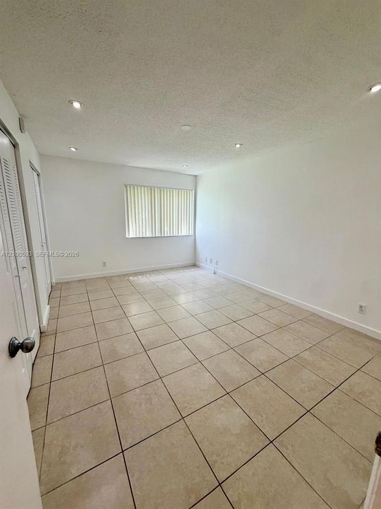 В аренду: $1,750 (1 спален, 1 ванн, 734 Квадратных фут)