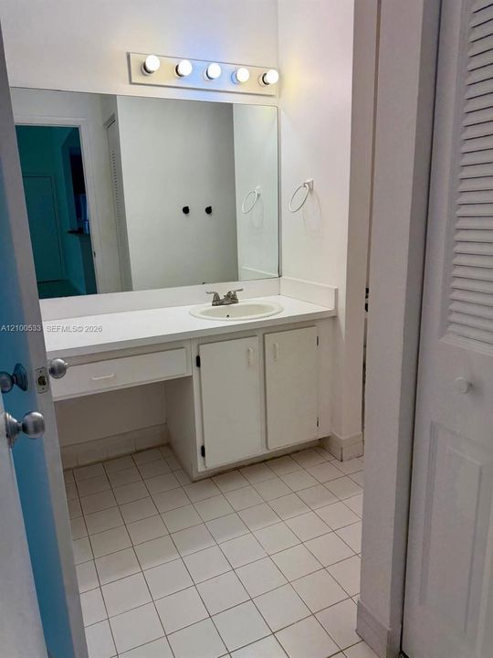 В аренду: $1,750 (1 спален, 1 ванн, 734 Квадратных фут)