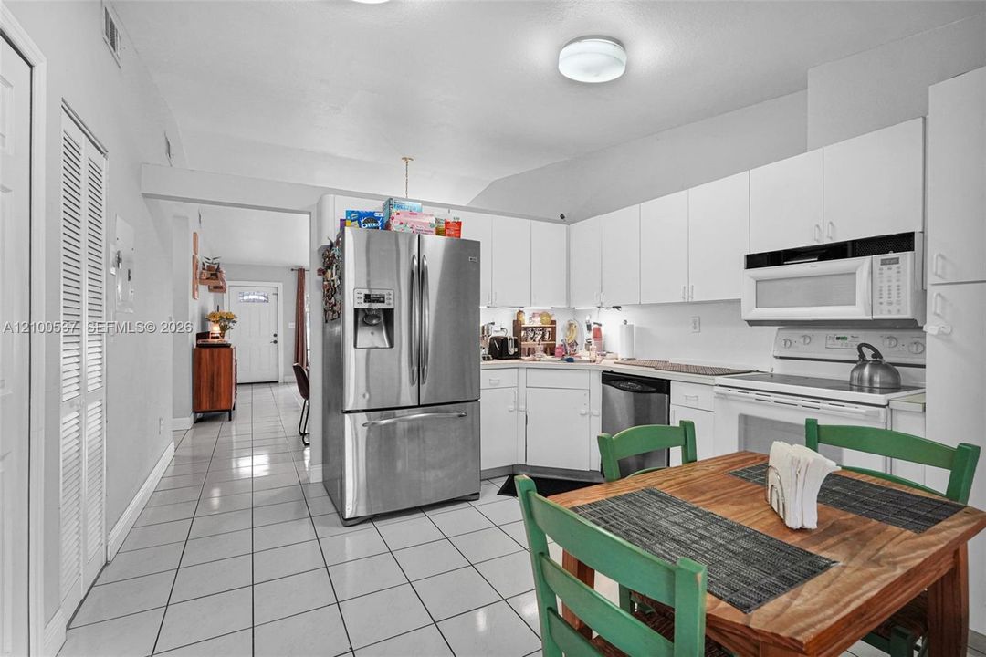 На продажу: $469,900 (3 спален, 2 ванн, 1190 Квадратных фут)